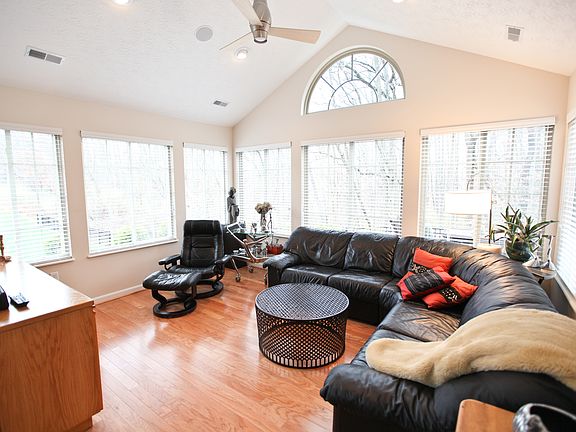 4th image of 9249 Elizabeth Ln