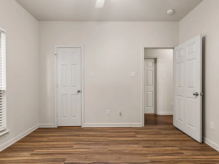 2100 Breezy Dr — Photo 15