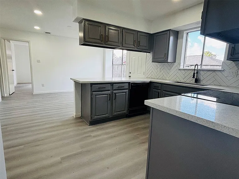 16246 Los Altos Dr — Photo 3