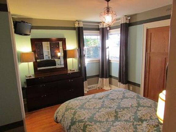5th image of 2434 W Edgerton Ave