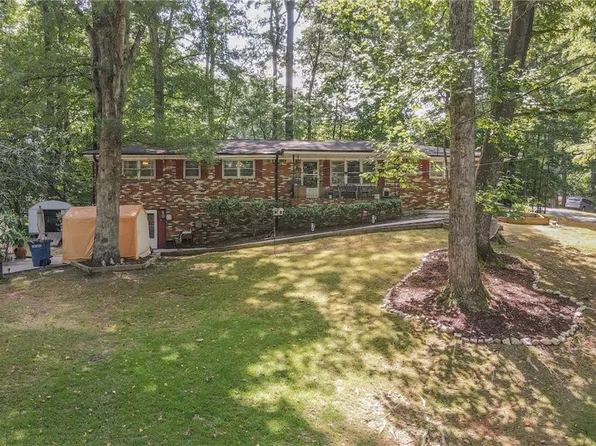 6496 Creel Dr, Lithia Springs, GA 30122