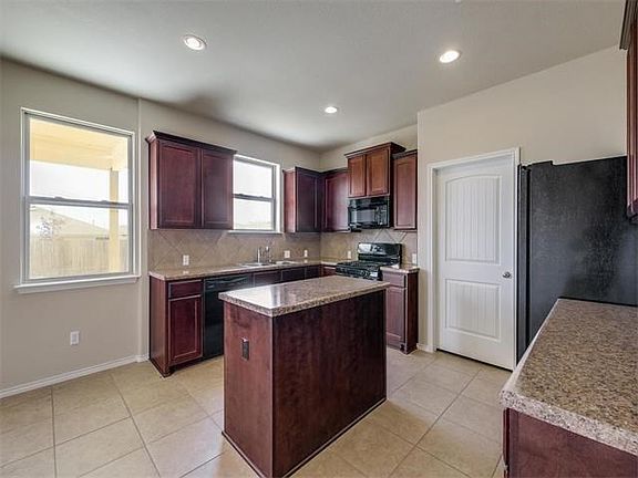 4th image of 304 Fistral Dr