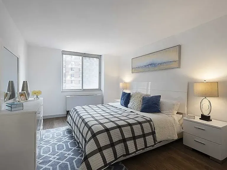 10-40 River Rd #7P20 — Photo 1