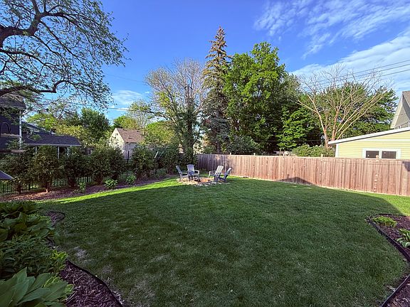 4th image of 18660 Lake Ave