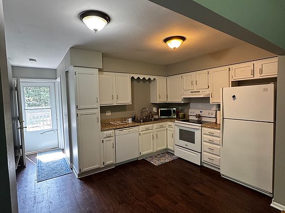 4th image of 1776 E Round Lake Rd