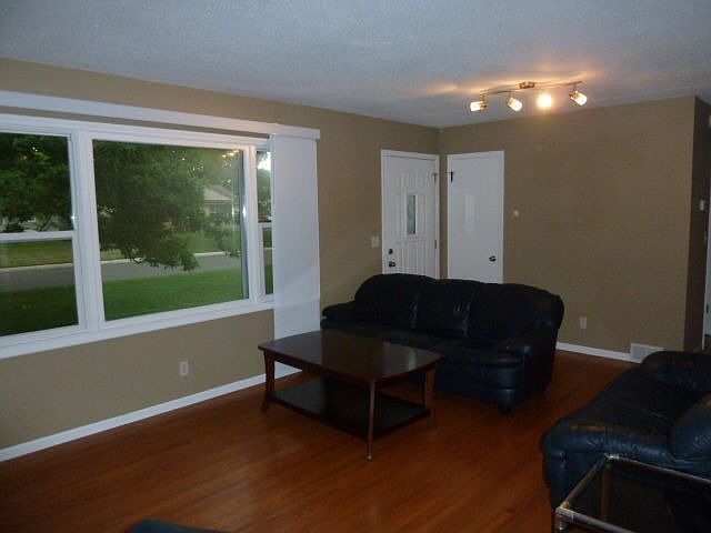2nd image of 5632 Nevada Ave N