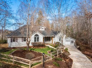 137 Warlick Rd, Mills River, NC 28759