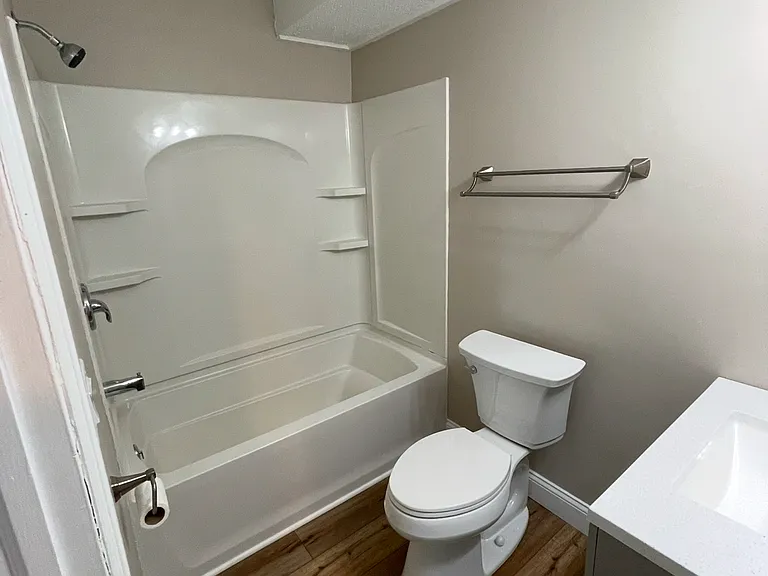 105 E Sands St #10 — Photo 9