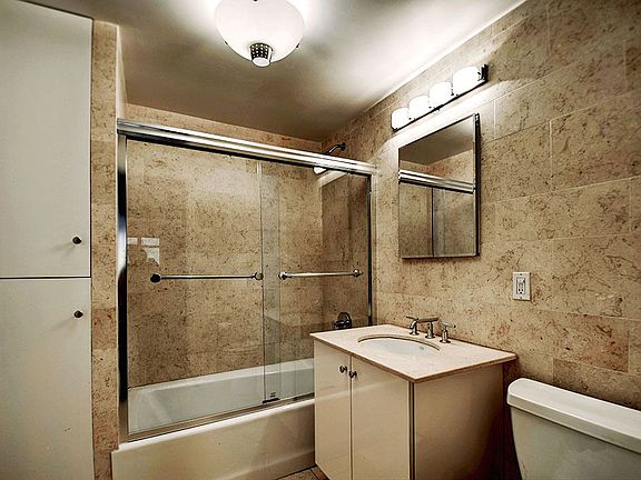 5th image of 10 W 74th St APT 4B