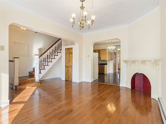 2nd image of 56 Kensington Ave