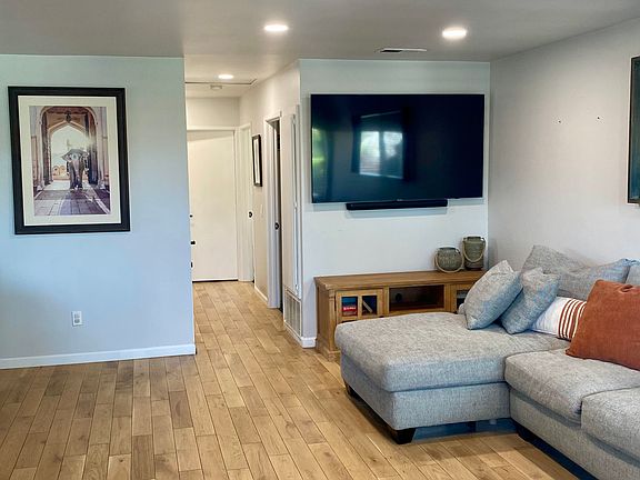 4th image of 2703 W Meadowwood