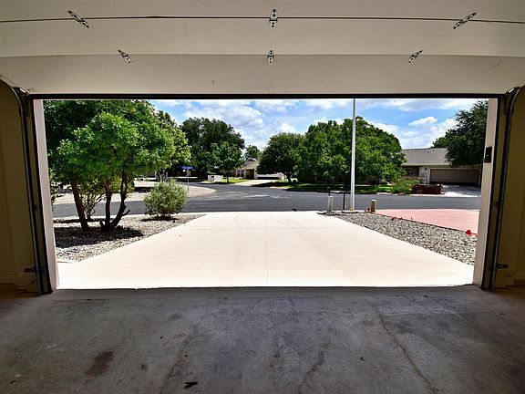 4th image of 2321 Rock Creek Dr