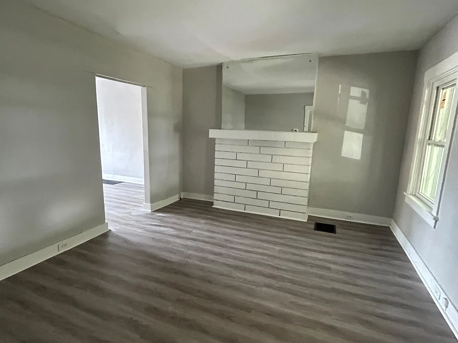 5 bed, 1317 sqft, $1,990 — Photo 2