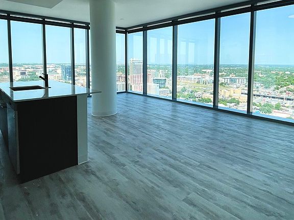 5th image of 411 Brazos St #1720