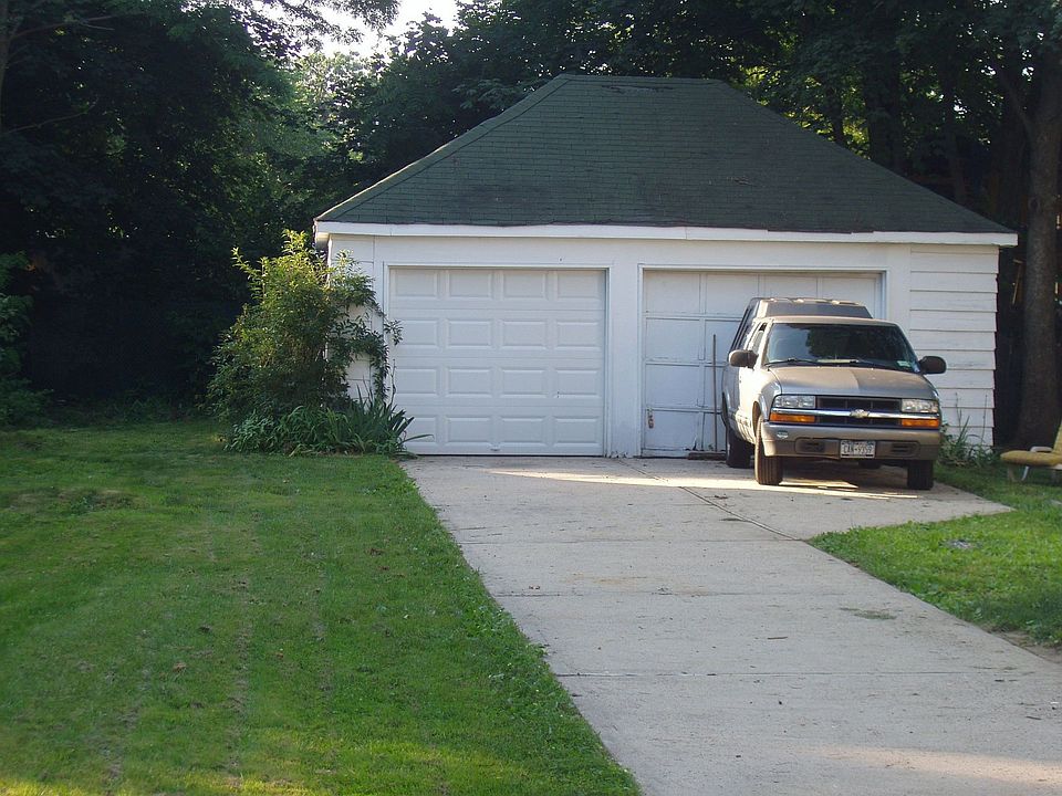 2nd image of 11 W Smith St