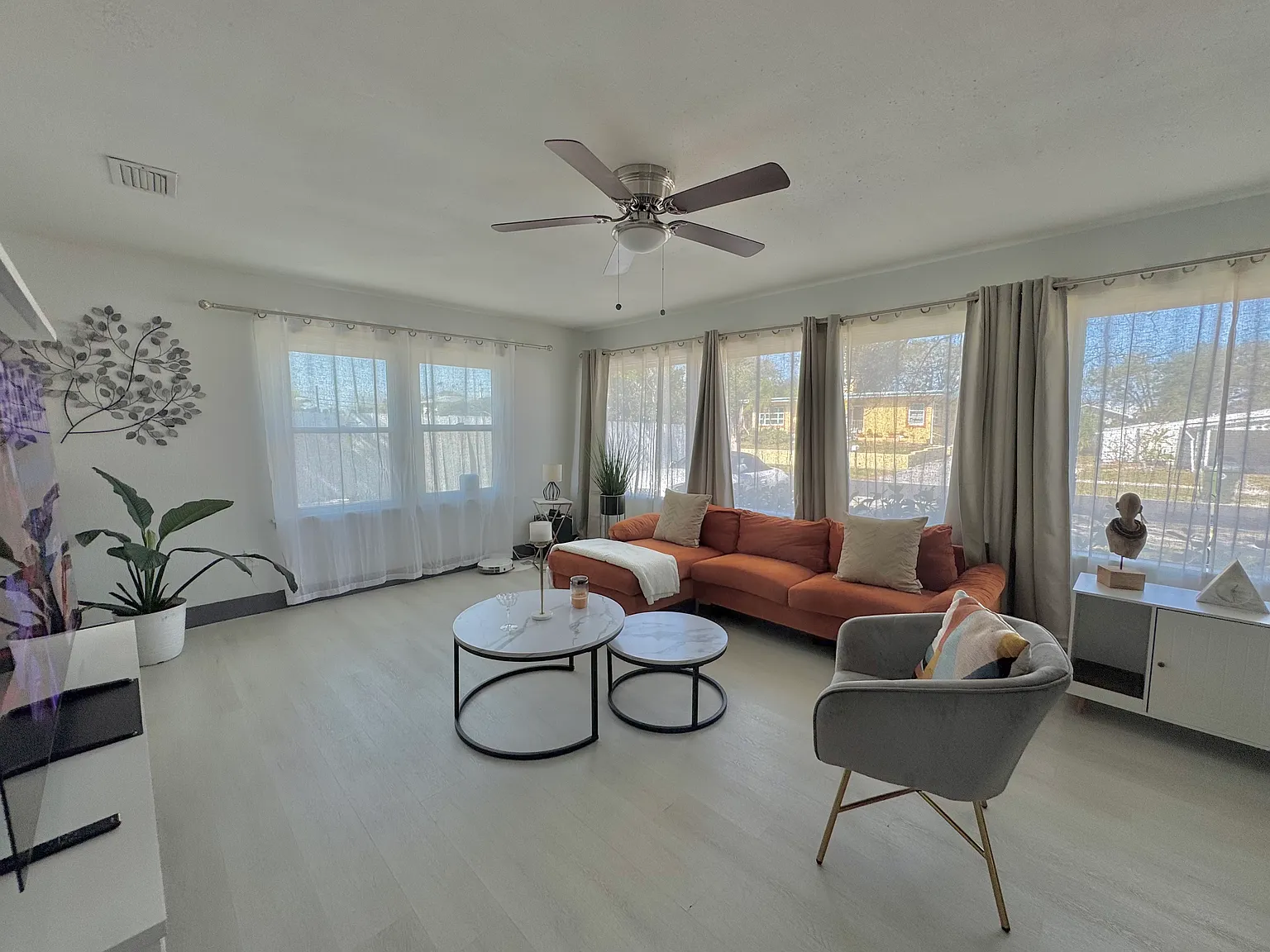 3 bed, 1434 sqft, $2,350 — Photo 2