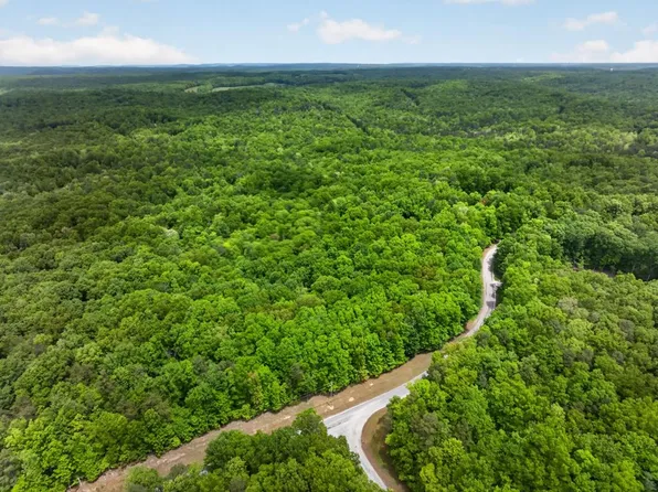 28 Crest Pl, Monterey, TN 38574
