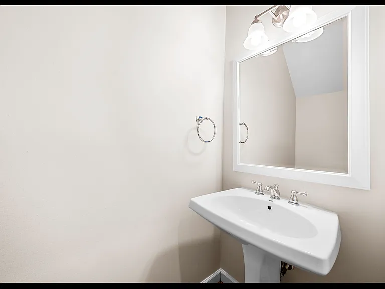 1346 Towson St — Photo 15