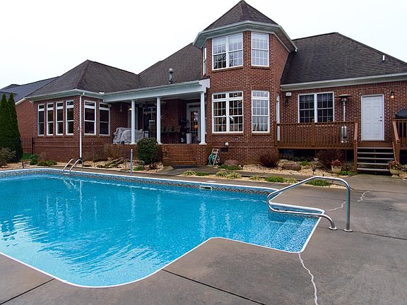 2nd image of 389 Leeward Way