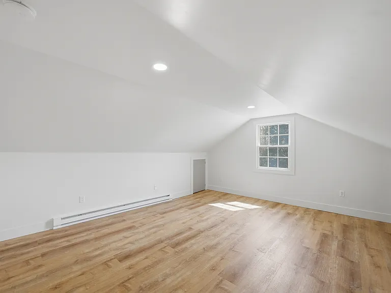 Bonus Room - perfect for home office, toy room or gym.