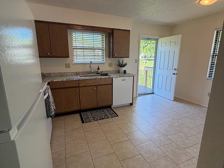 228 NW Waterwheel Ct — Photo 14