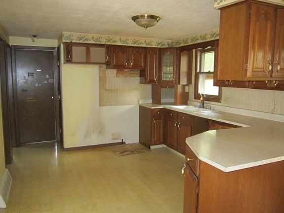 4th image of 2494 Kenowa Ave NW