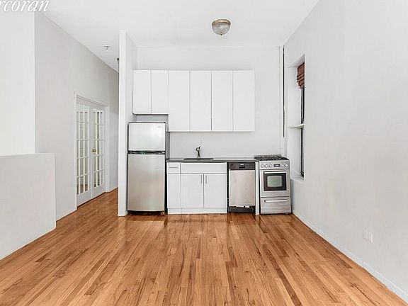 3rd image of 234 E 50th St APT B1