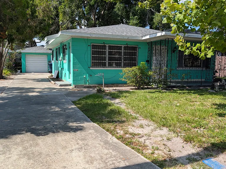 2516 W Kathleen St — Photo 2