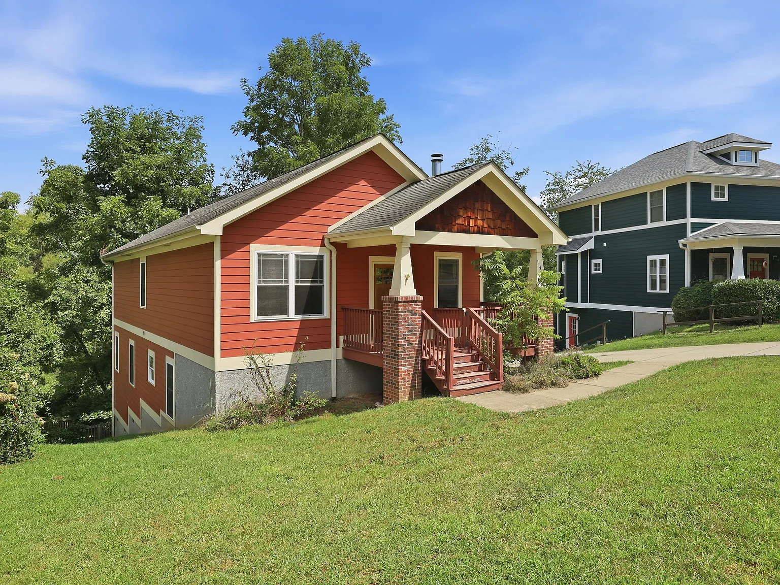 5 bed, 2556 sqft, $2,950 — Photo 3