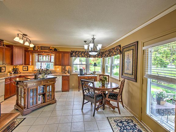 5th image of 3735 Lakewood Dr
