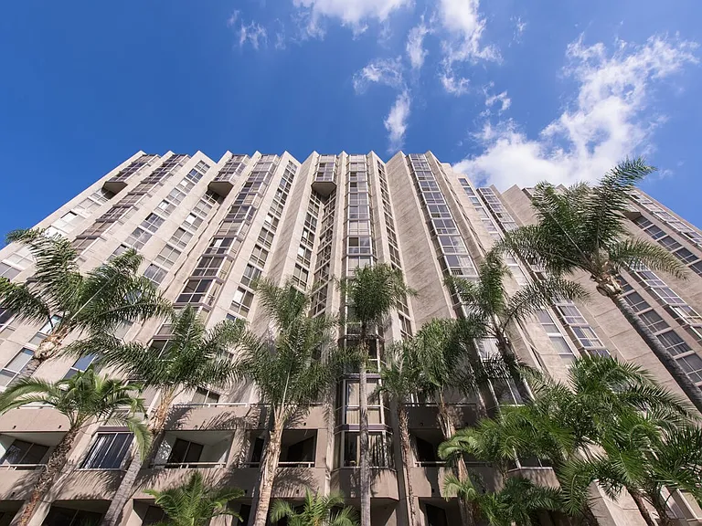 Promenade Towers — Photo 14