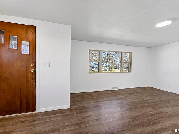 3rd image of 1130 34th Avenue Ct