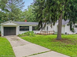 3015 Maganser Dr, Wixom, MI 48393