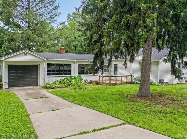 3015 Maganser Dr, Wixom, MI 48393