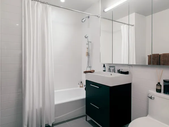 221 West 29th Street image 1 of 5