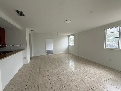 107 Mendoza Ave #201 Photo 1
