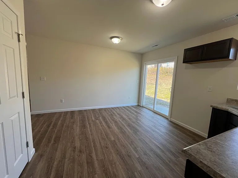 Brand New House 3 beds 2 baths with 1 car garage — Photo 27