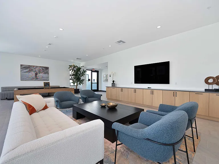 Halcyon Apartments — Photo 33
