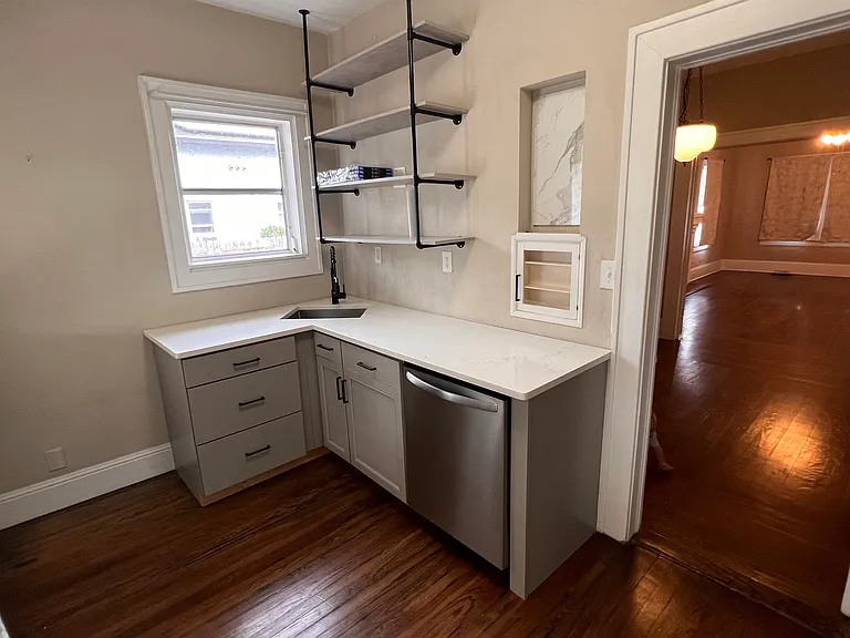 220 Leon Ave — Photo 9