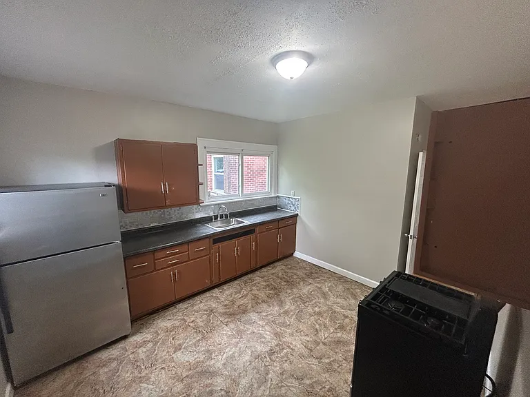 3661 Connecticut St — Photo 6