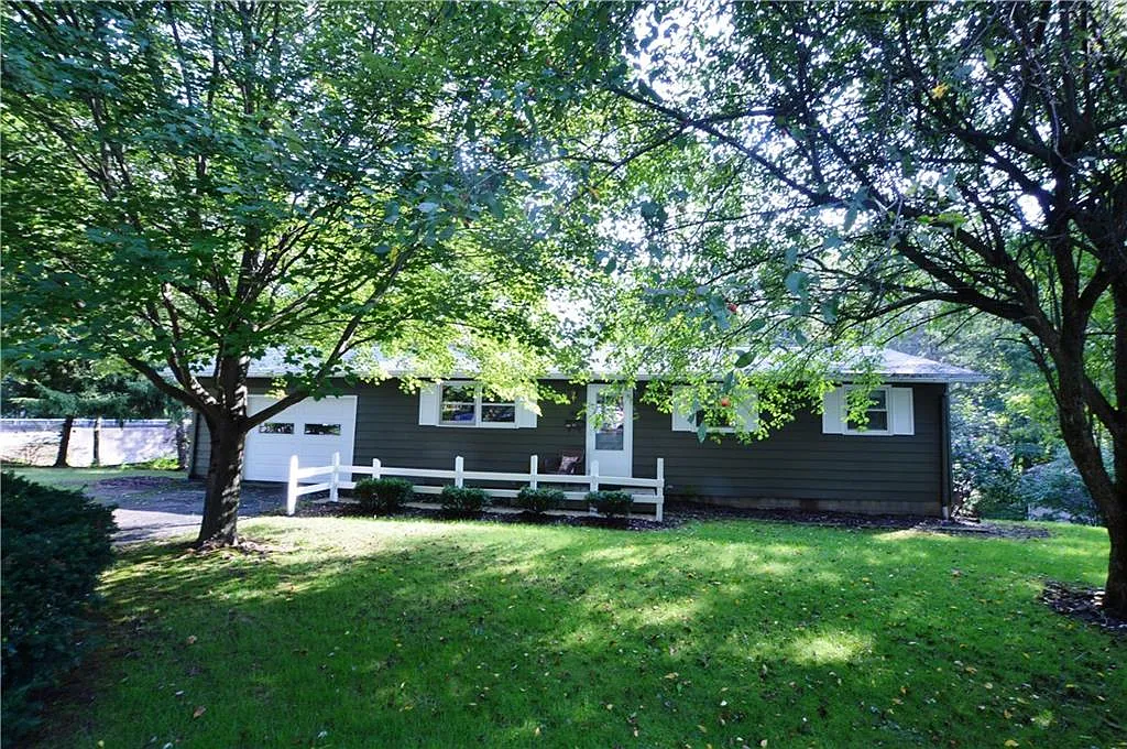 103 Brookview Dr photo 1