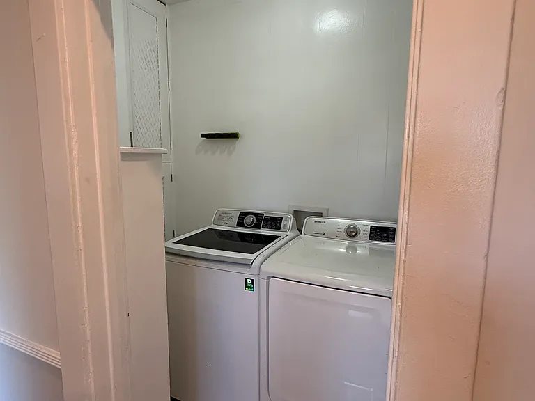 8001 1/2 Blackburn Ave — Photo 37