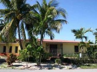2 De Leon Dr, Miami Springs, FL 33166
