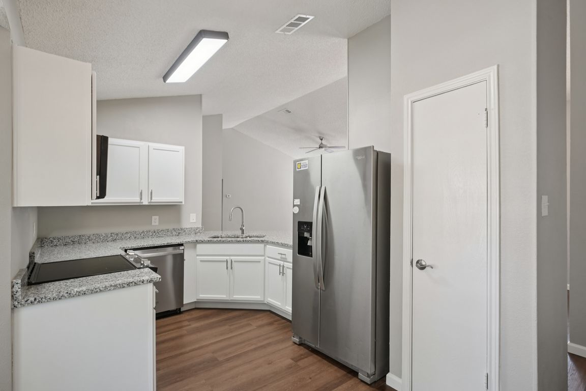 Sunscape Way-S2407-014.jpg