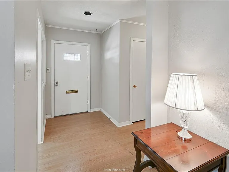 305 Brookside Dr W — Photo 7