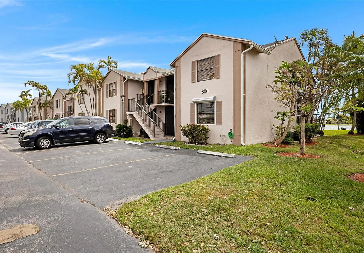 2 bed, 2.0 bath, 970 sqft, $2,100 — Photo 2