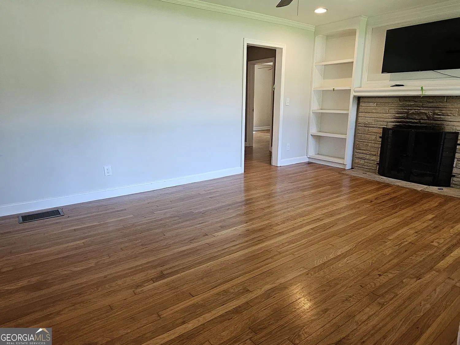 5 bed, 3.0 bath, 2575 sqft, $3,500 — Photo 3