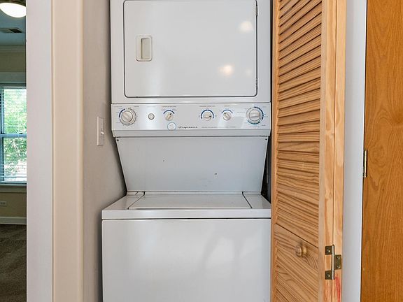 5th image of 6456 N Fairfield Ave APT 2