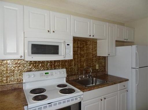 3rd image of 10 Danbury Dr APT 15