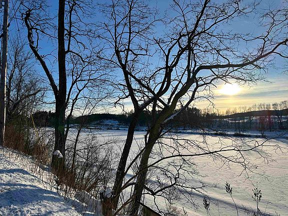 5th image of 526 River Road